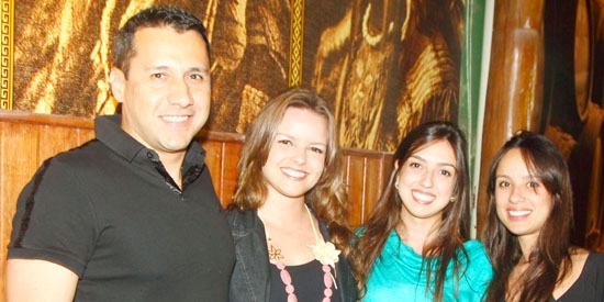 Alexey Maranha, Cintia de Paula (que comemorou seu aniversário na última quinta-feira no Picanha na Tábua) e sua irmãs Júlia e Lígia. Parabéns!